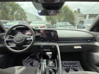 2024 Hyundai Elantra SEL 4dr Sedan