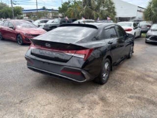 2024 Hyundai Elantra SEL 4dr Sedan