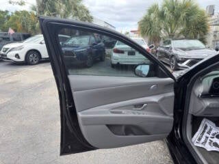 2024 Hyundai Elantra SEL 4dr Sedan