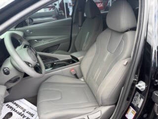 2024 Hyundai Elantra SEL 4dr Sedan