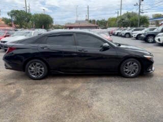 2024 Hyundai Elantra SEL 4dr Sedan