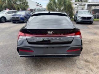 2024 Hyundai Elantra SEL 4dr Sedan