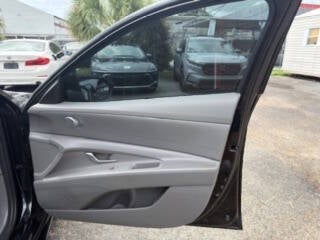 2024 Hyundai Elantra SEL 4dr Sedan