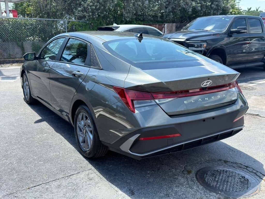 2026 Hyundai Elantra Hybrid SEL Sport 4dr Sedan