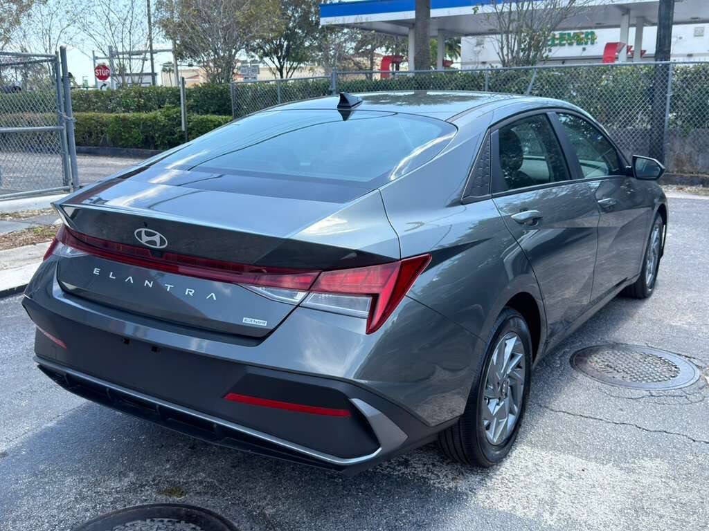 2026 Hyundai Elantra Hybrid SEL Sport 4dr Sedan