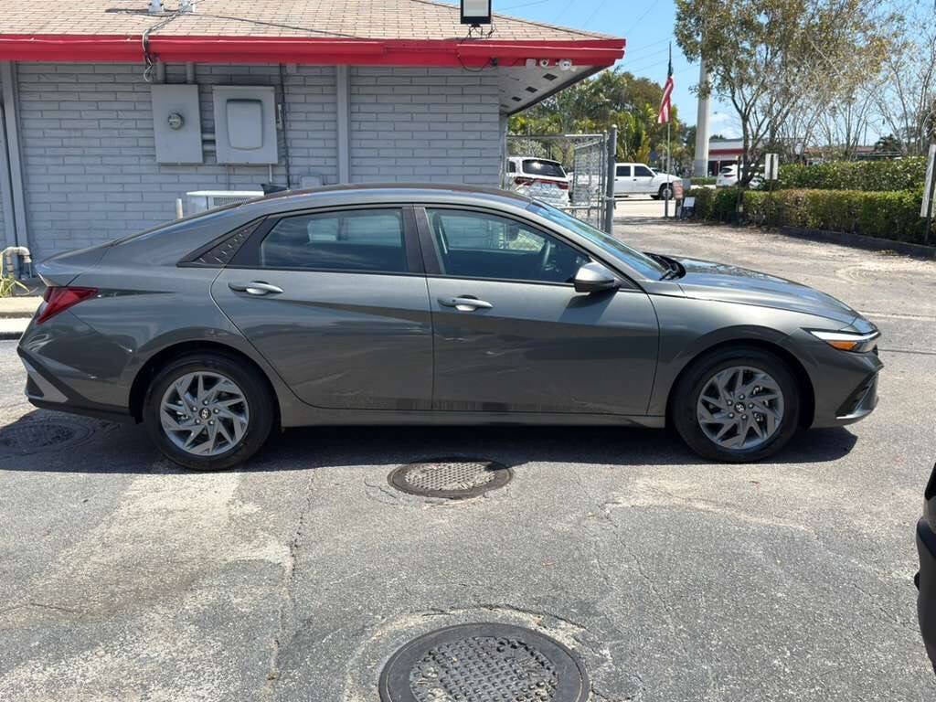 2026 Hyundai Elantra Hybrid SEL Sport 4dr Sedan