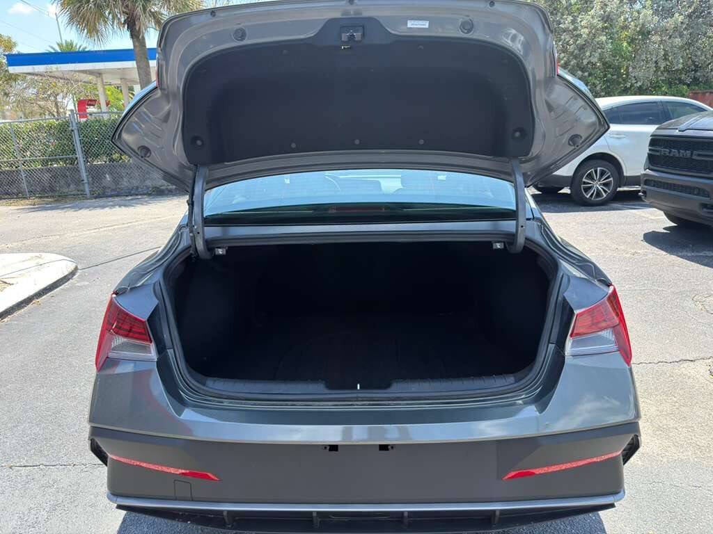 2026 Hyundai Elantra Hybrid SEL Sport 4dr Sedan