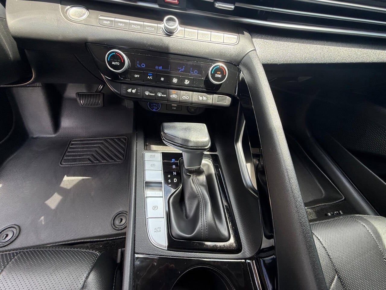 2023 Hyundai Elantra Hybrid Limited 4dr Sedan