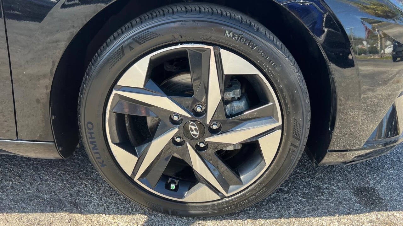 2023 Hyundai Elantra SEL 4dr Sedan