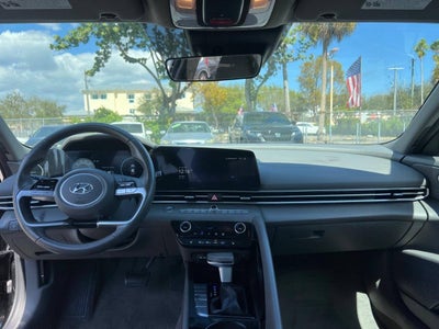 2023 Hyundai Elantra SEL 4dr Sedan