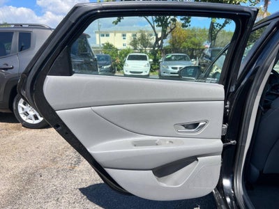 2023 Hyundai Elantra SEL 4dr Sedan