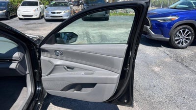 2023 Hyundai Elantra SEL 4dr Sedan