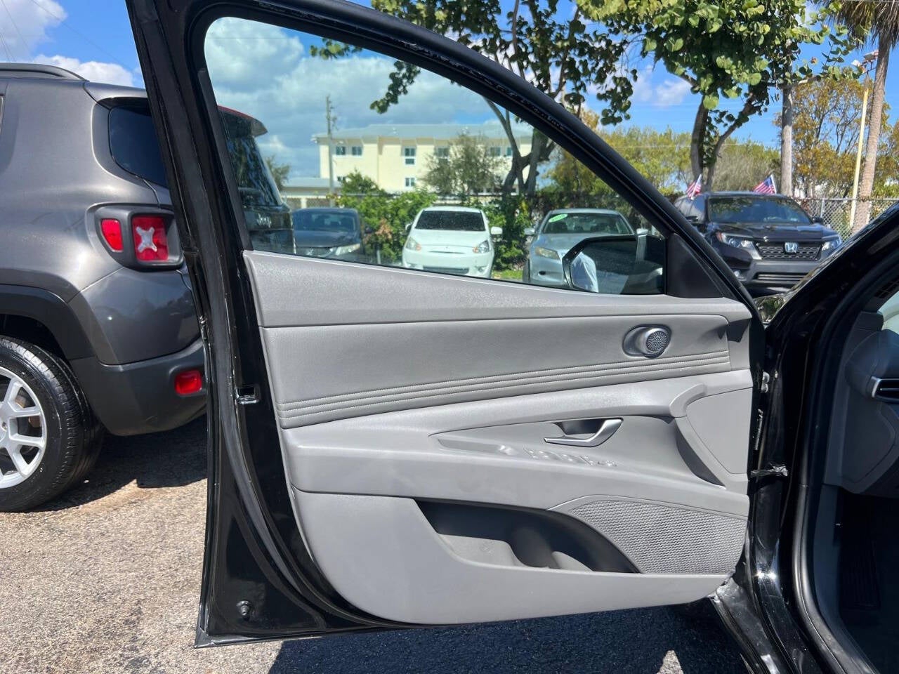 2023 Hyundai Elantra SEL 4dr Sedan