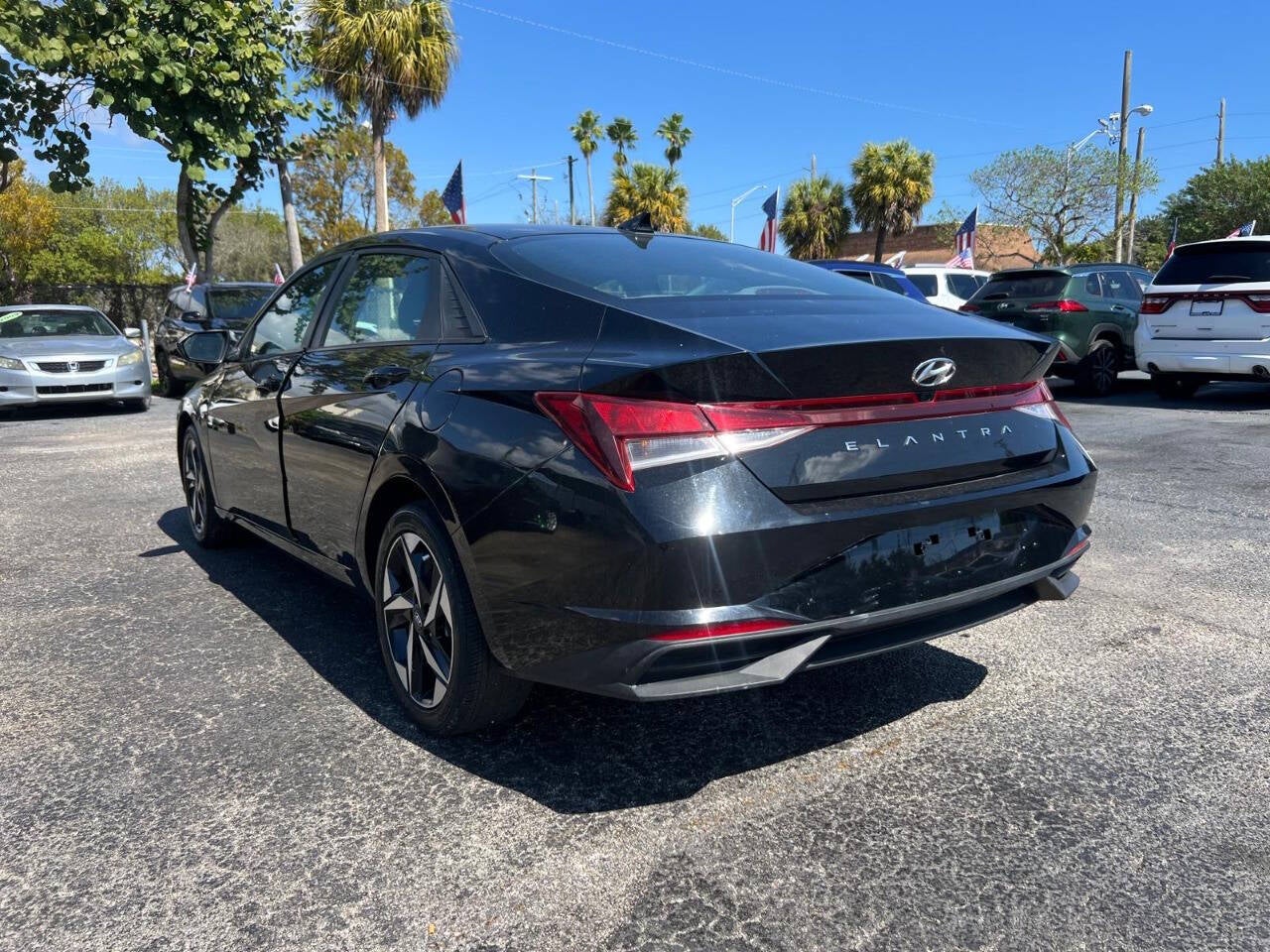 2023 Hyundai Elantra SEL 4dr Sedan