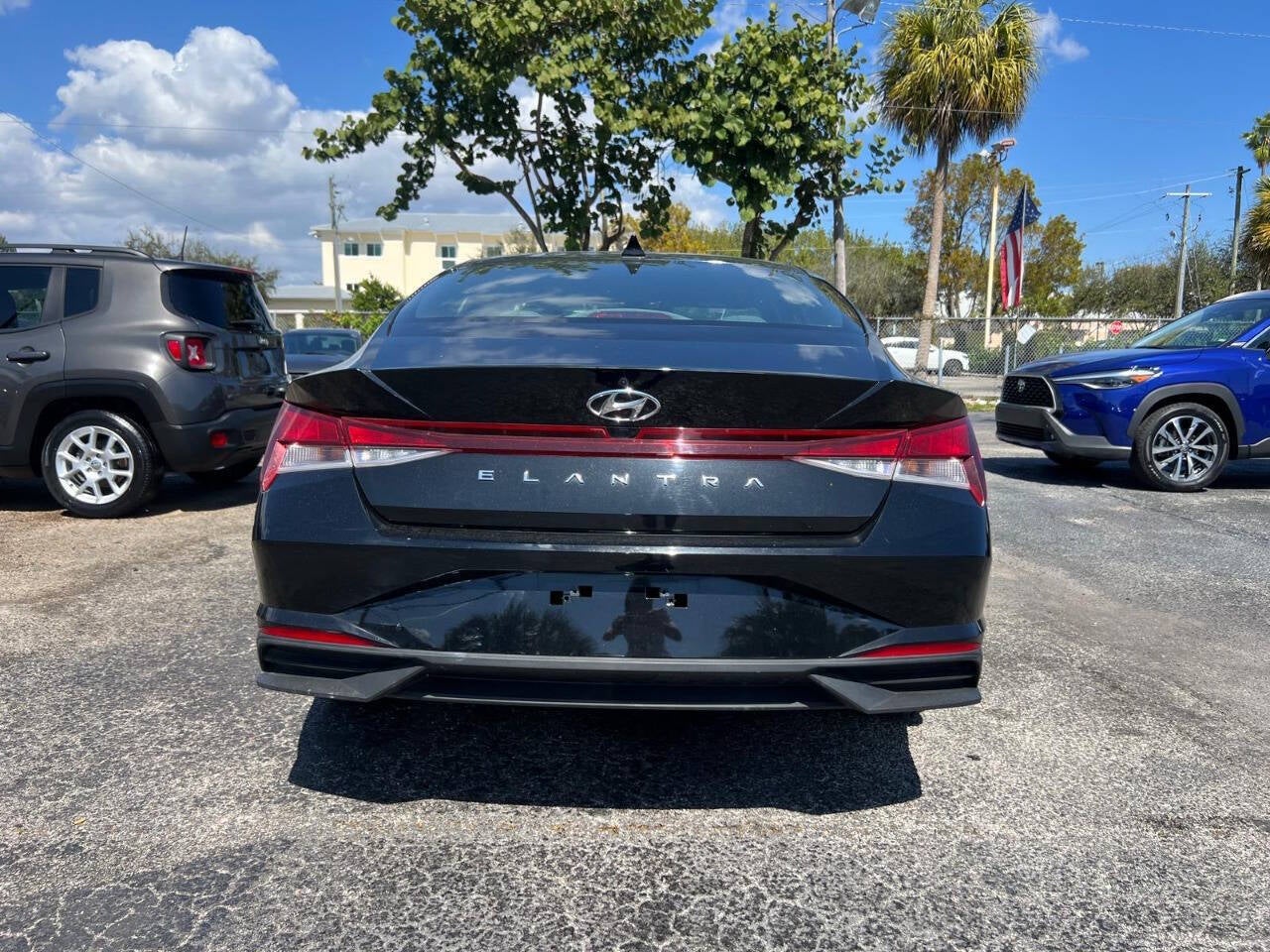 2023 Hyundai Elantra SEL 4dr Sedan