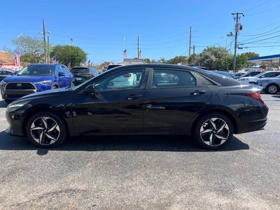 2023 Hyundai Elantra SEL 4dr Sedan
