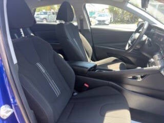 2023 Hyundai Elantra SEL 4dr Sedan