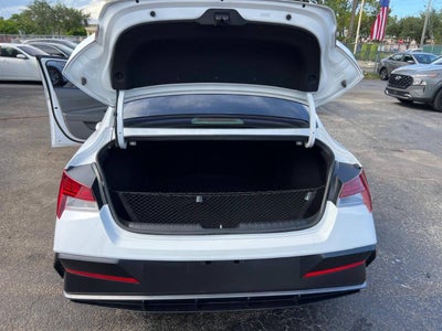2024 Hyundai Elantra SEL 4dr Sedan