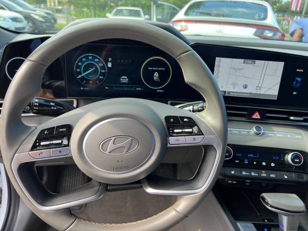 2024 Hyundai Elantra SEL 4dr Sedan