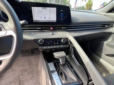 2024 Hyundai Elantra SEL 4dr Sedan