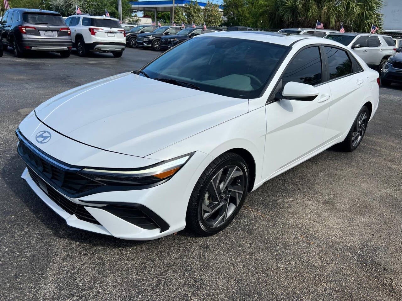 2024 Hyundai Elantra SEL 4dr Sedan