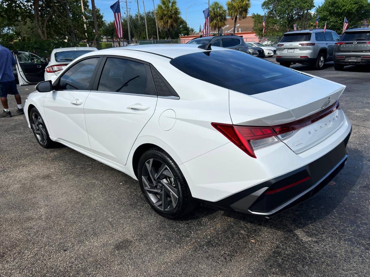 2024 Hyundai Elantra SEL 4dr Sedan