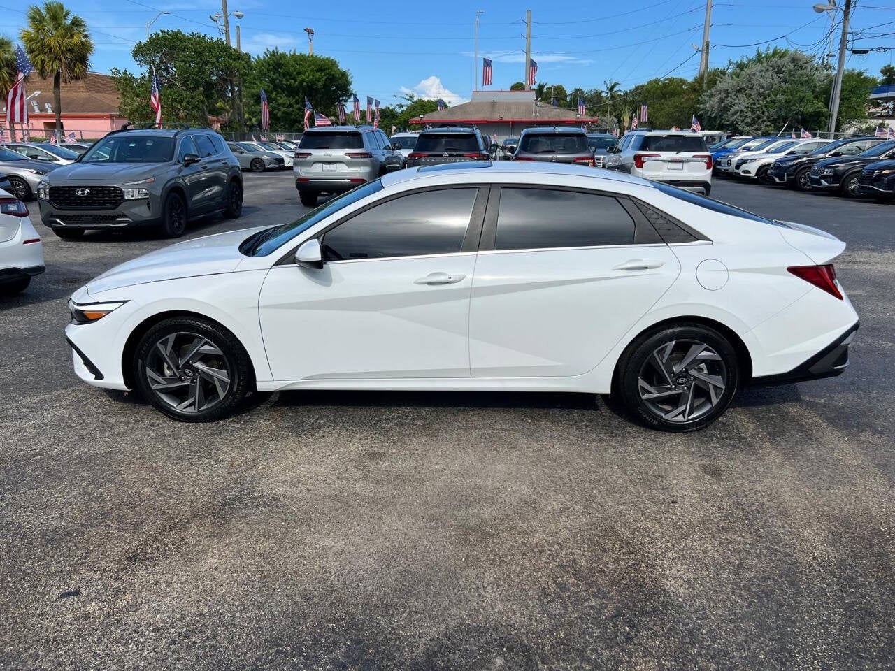 2024 Hyundai Elantra SEL 4dr Sedan