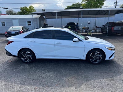 2024 Hyundai Elantra SEL 4dr Sedan