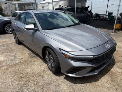 2025 Hyundai Elantra SEL Convenience 4dr Sedan