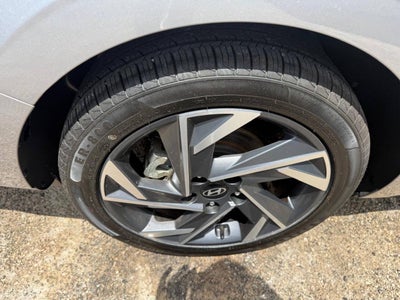 2025 Hyundai Elantra SEL Convenience 4dr Sedan
