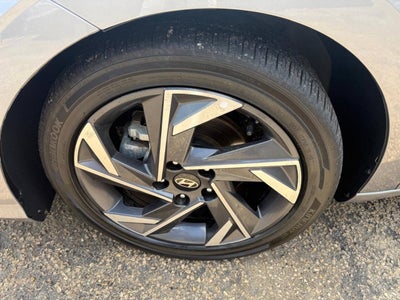 2025 Hyundai Elantra SEL Convenience 4dr Sedan