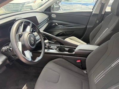 2025 Hyundai Elantra SEL Convenience 4dr Sedan