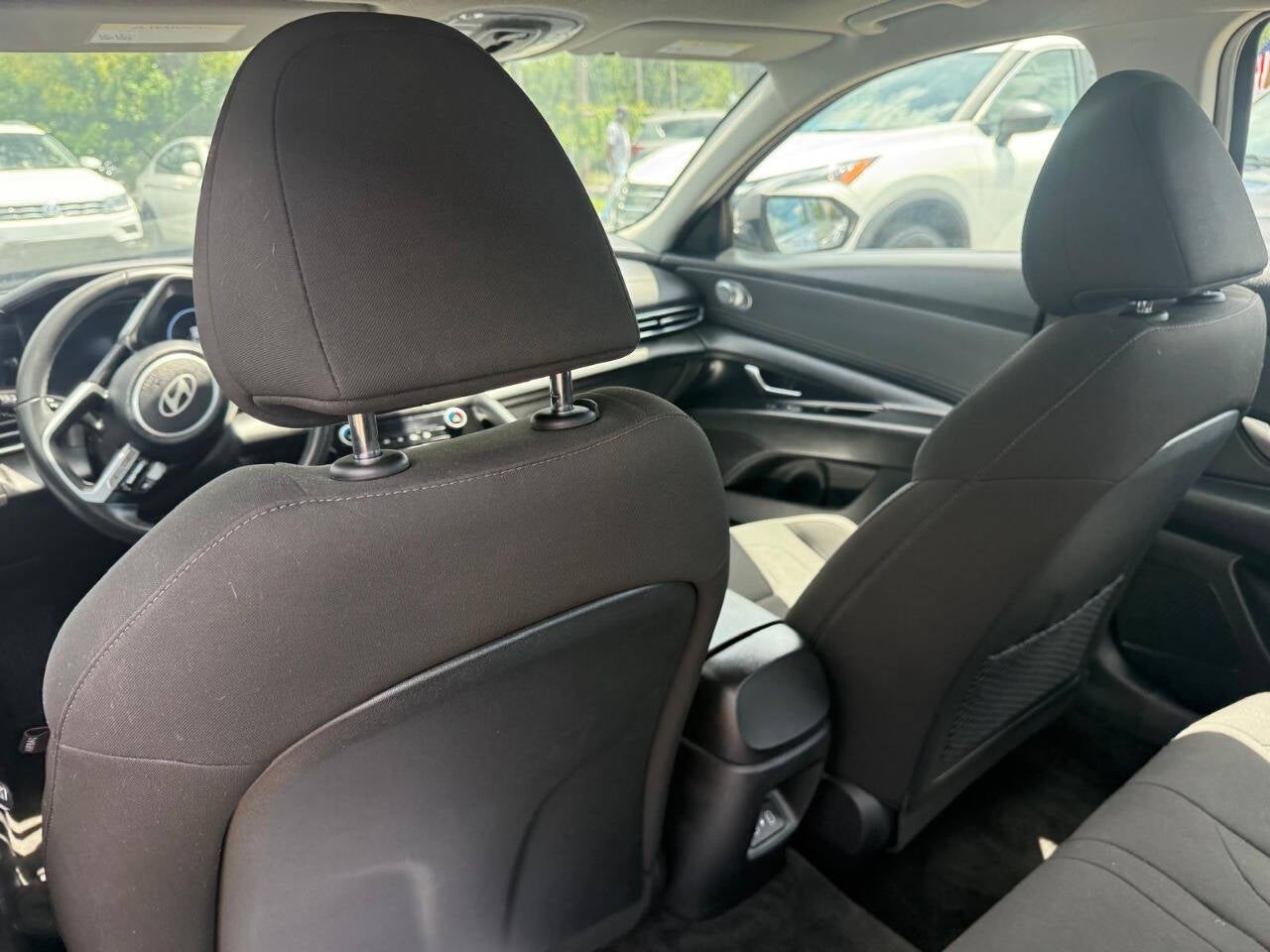 2025 Hyundai Elantra SEL Convenience 4dr Sedan