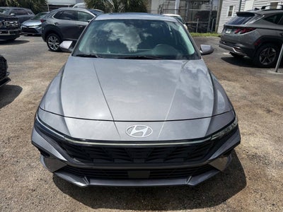 2025 Hyundai Elantra SEL Convenience 4dr Sedan