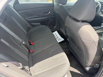 2025 Hyundai Elantra SEL Convenience 4dr Sedan
