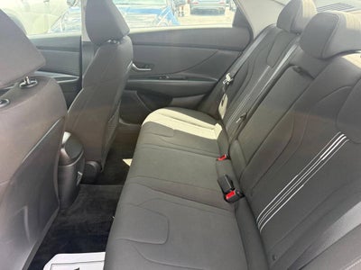 2025 Hyundai Elantra SEL Convenience 4dr Sedan