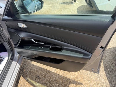 2025 Hyundai Elantra SEL Convenience 4dr Sedan