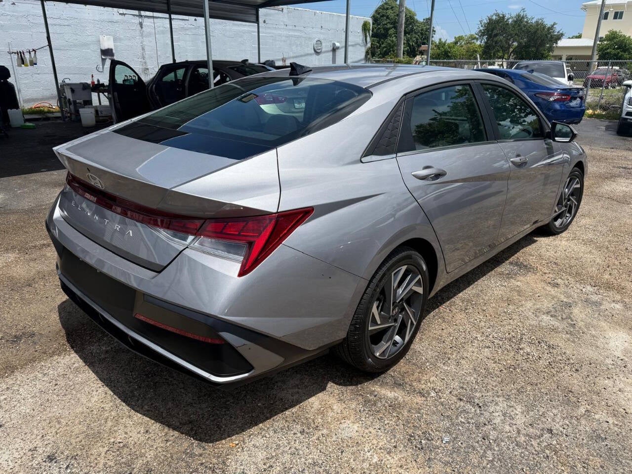 2025 Hyundai Elantra SEL Convenience 4dr Sedan