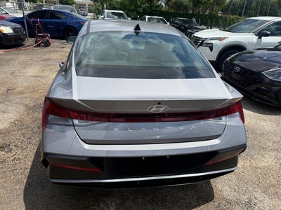 2025 Hyundai Elantra SEL Convenience 4dr Sedan