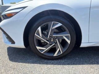 2025 Hyundai Elantra SEL Convenience 4dr Sedan