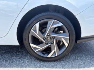 2025 Hyundai Elantra SEL Convenience 4dr Sedan