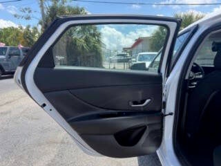 2025 Hyundai Elantra SEL Convenience 4dr Sedan