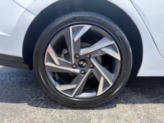 2025 Hyundai Elantra SEL Convenience 4dr Sedan