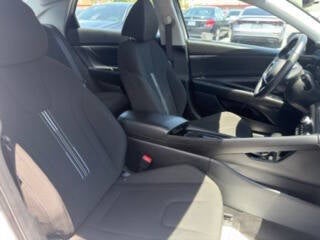 2025 Hyundai Elantra SEL Convenience 4dr Sedan