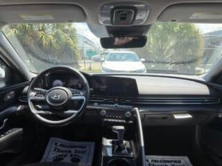 2025 Hyundai Elantra SEL Convenience 4dr Sedan