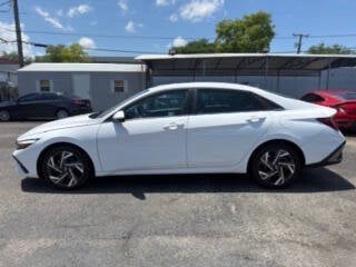 2025 Hyundai Elantra SEL Convenience 4dr Sedan