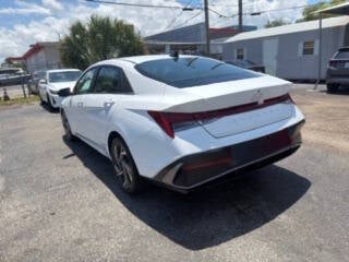 2025 Hyundai Elantra SEL Convenience 4dr Sedan