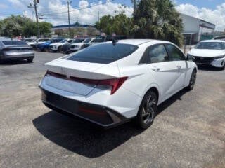 2025 Hyundai Elantra SEL Convenience 4dr Sedan