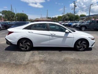 2025 Hyundai Elantra SEL Convenience 4dr Sedan