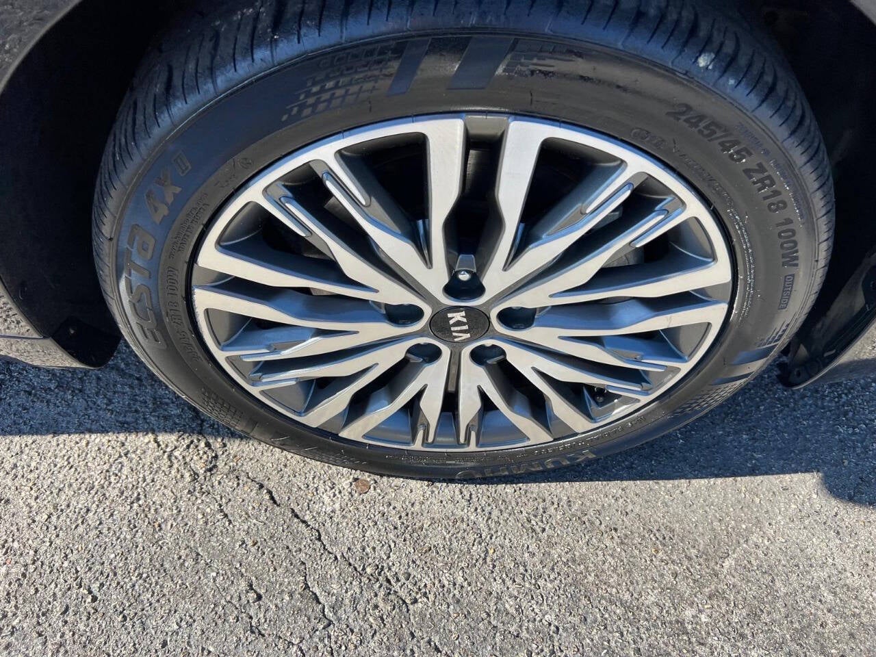 2020 Kia Cadenza Limited 4dr Sedan